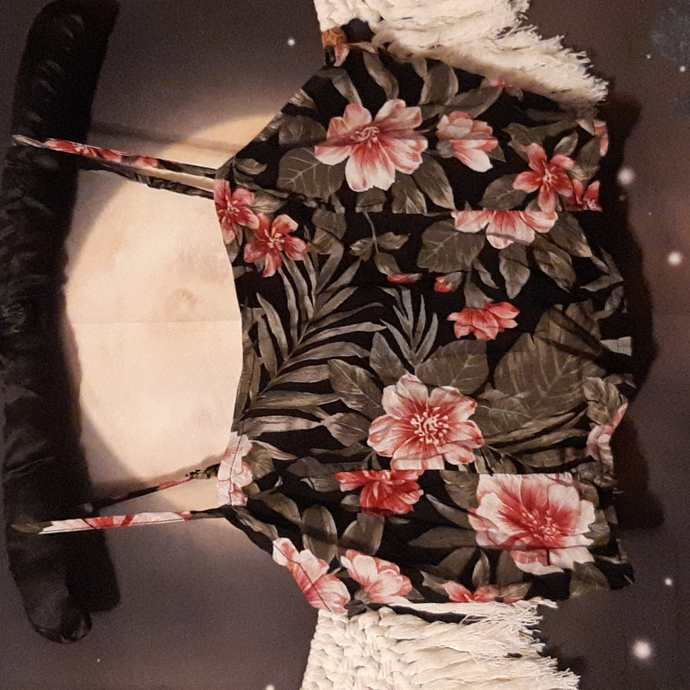 EUC crop tank top black woth floral print hibiscus flower american eagle medium